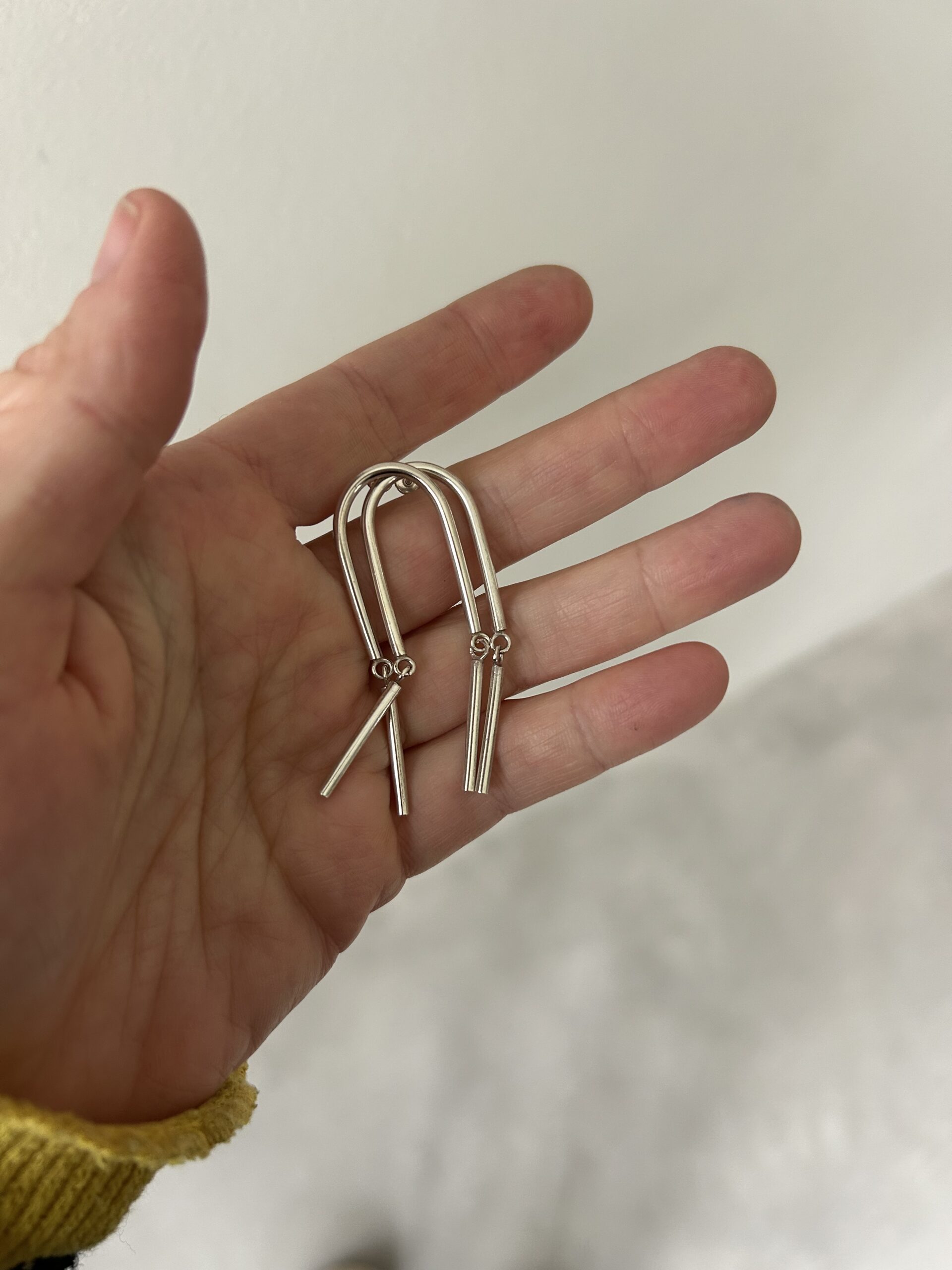 Arc line earrings - Image 2