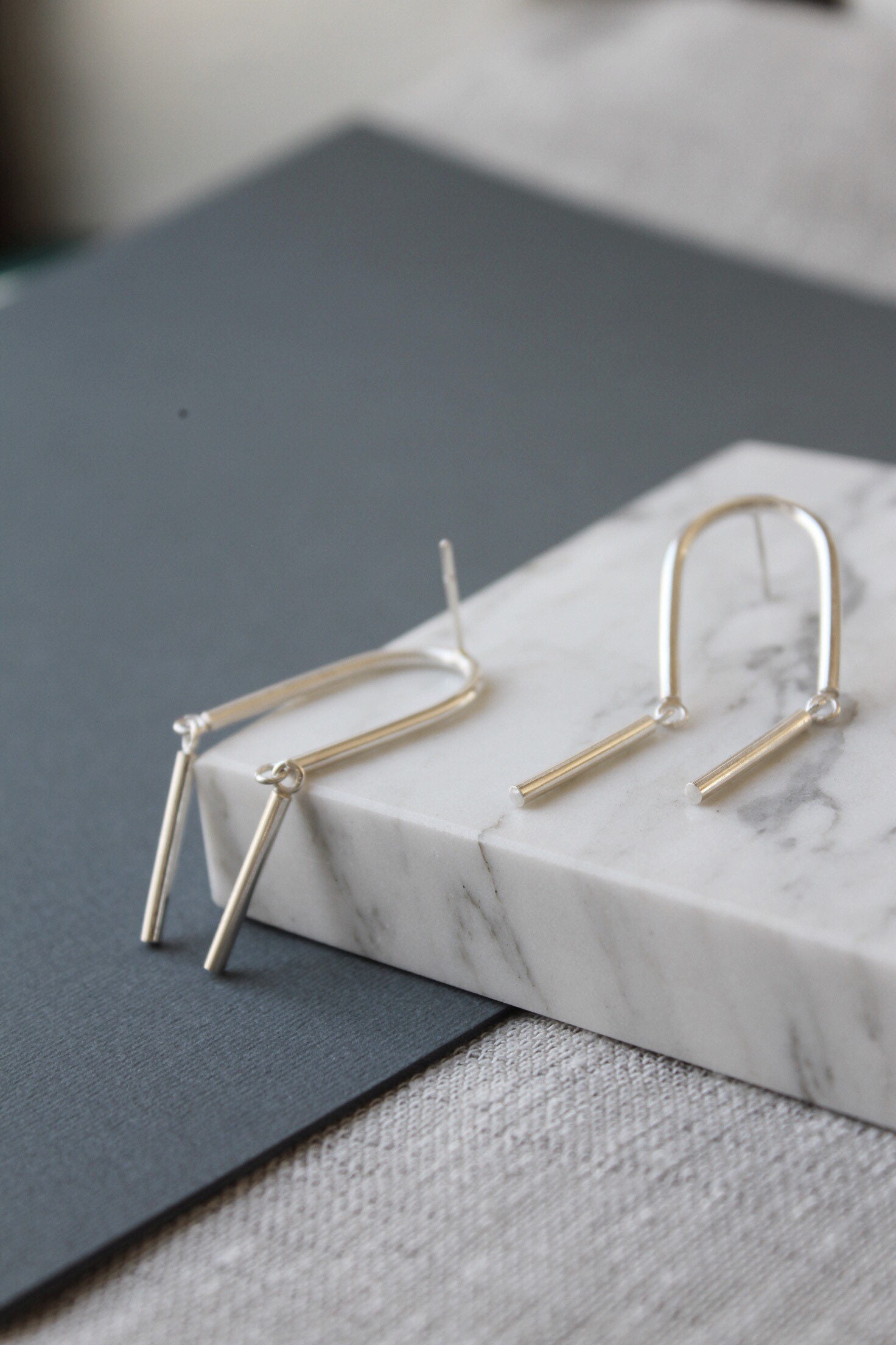 Arc line earrings - Image 5