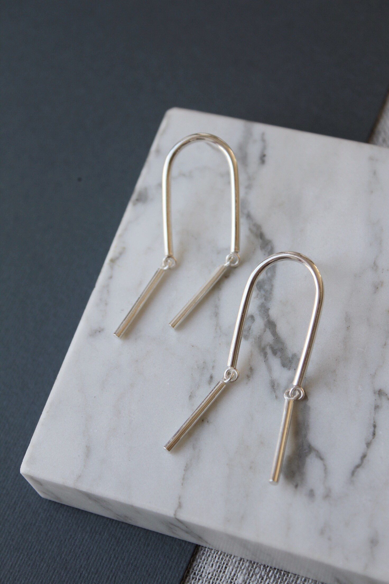 Arc line earrings - Image 8