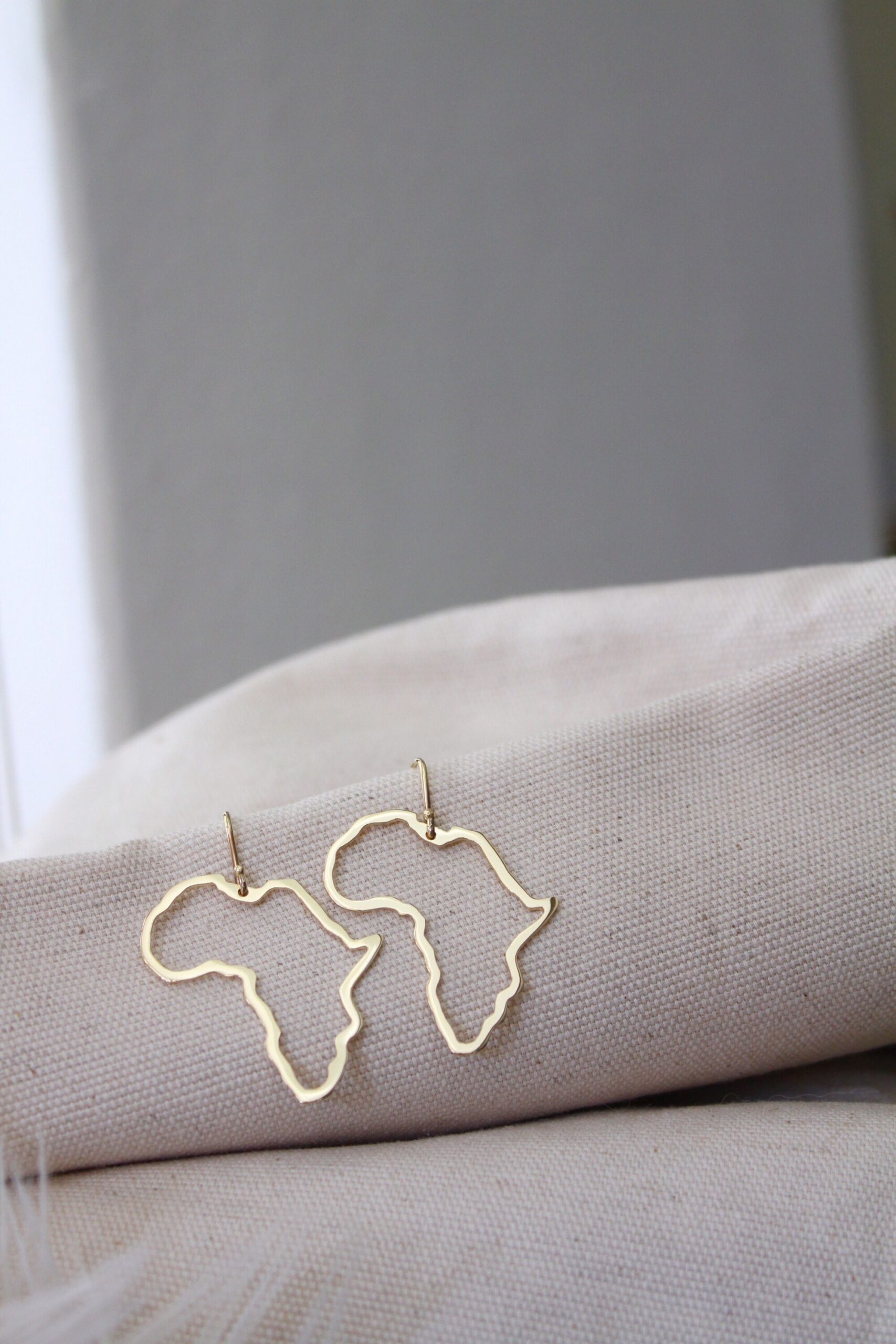 Africa outline earrings - gold - Image 8