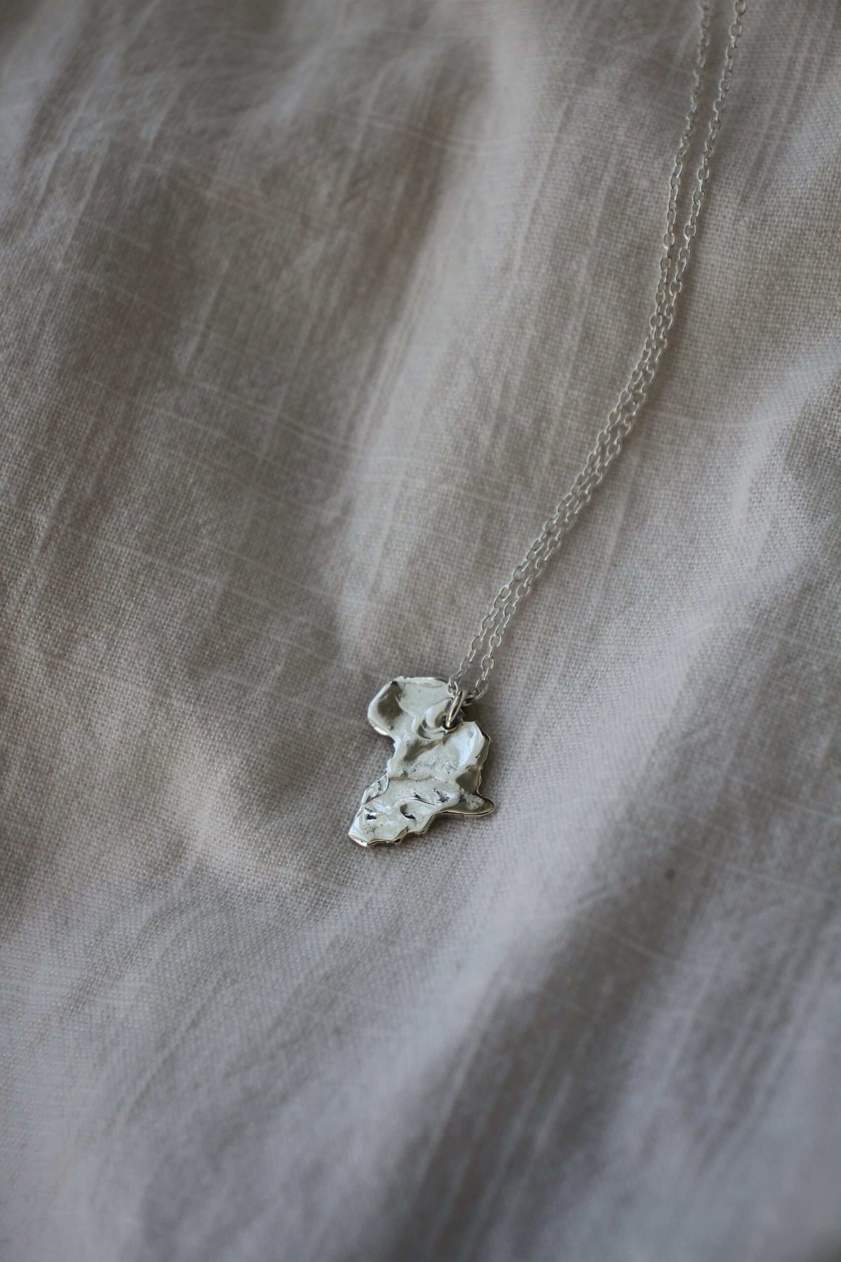 Africa necklace - textured silver - Image 5