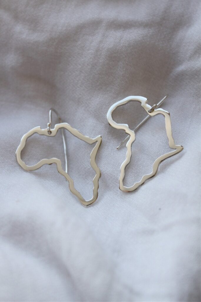 Africa outline earrings - silver