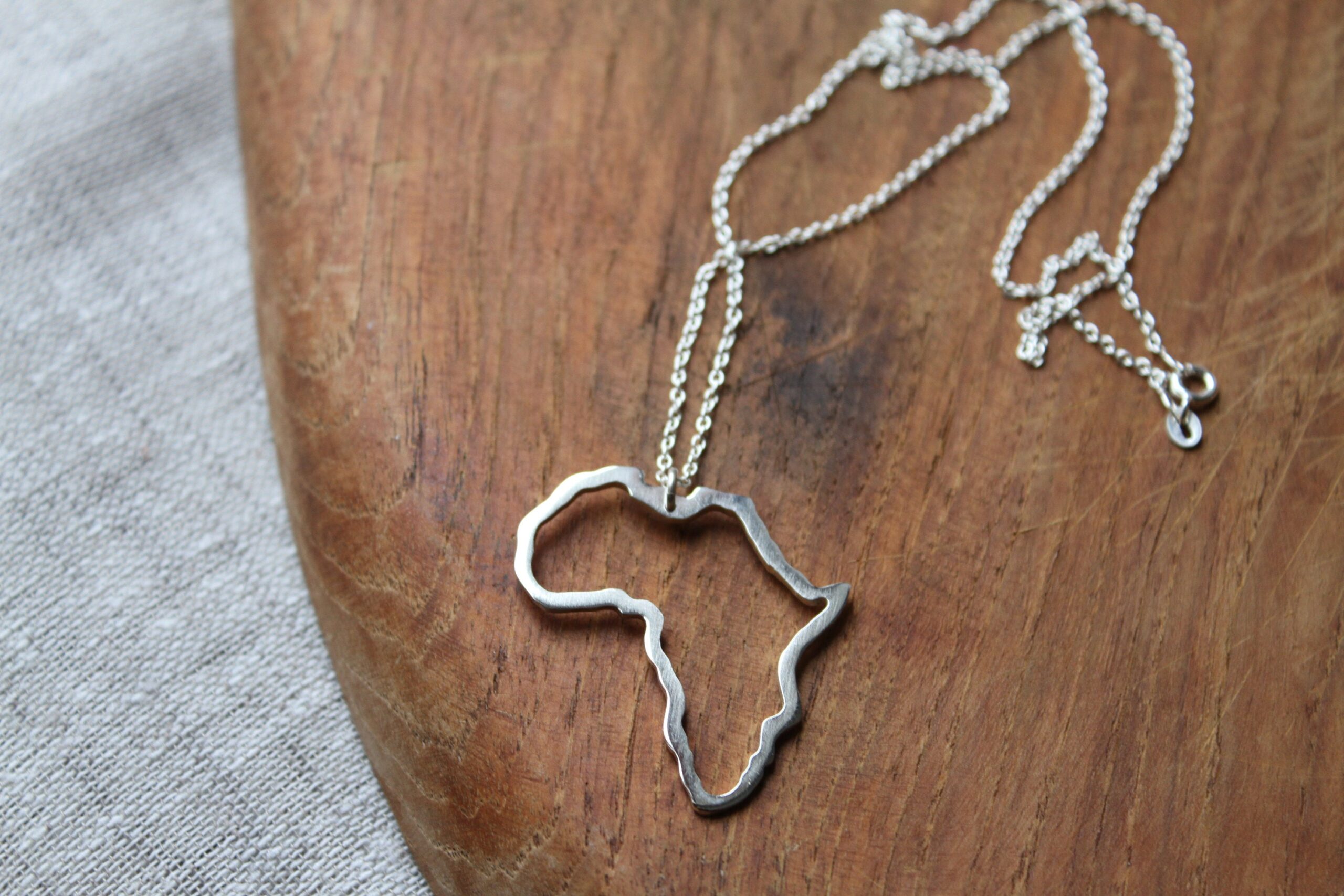 Africa outline necklace - 3.5cm - Image 7