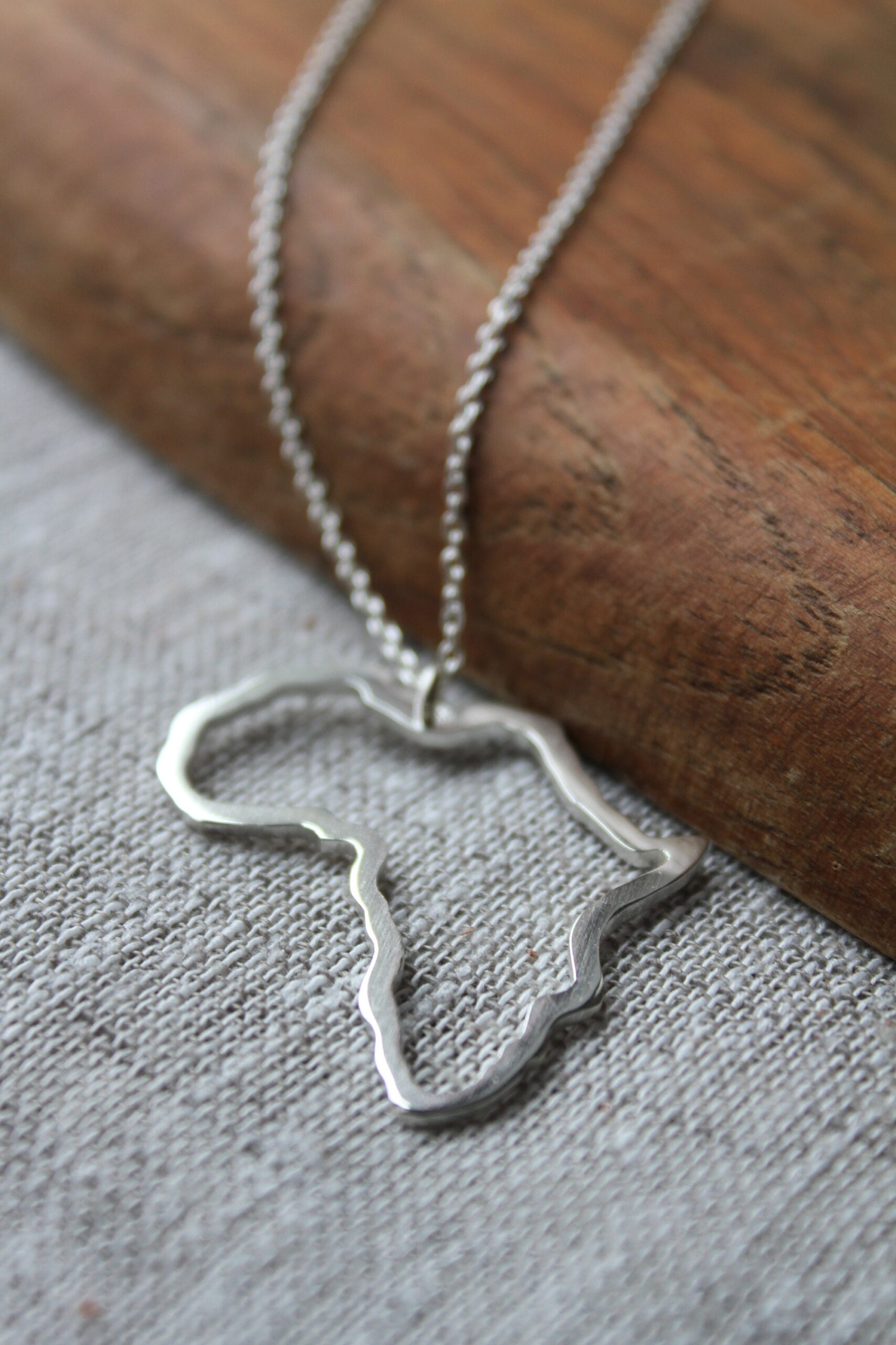 Africa outline necklace - 3.5cm - Image 8