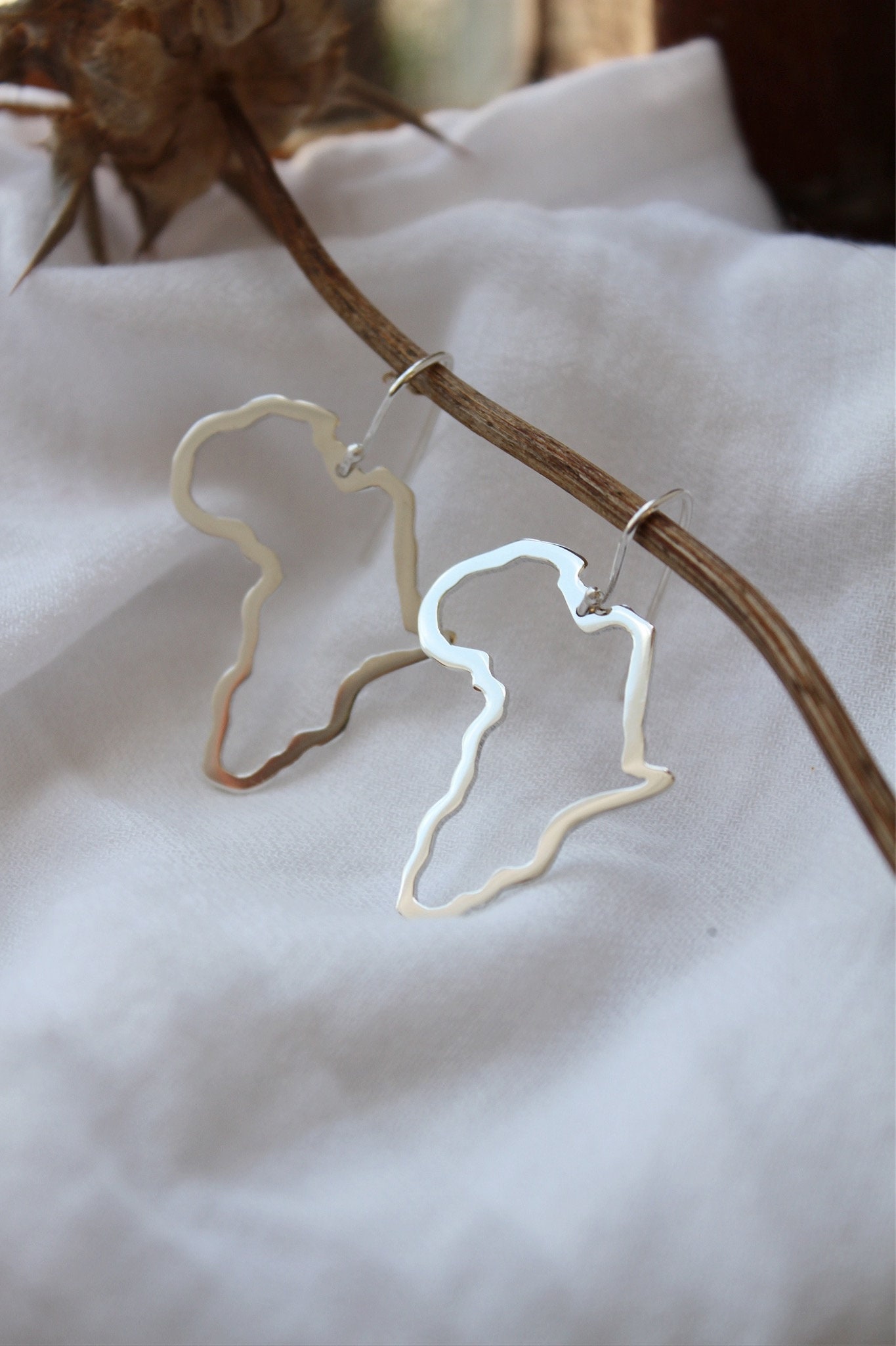 Africa outline earrings - silver - Image 6