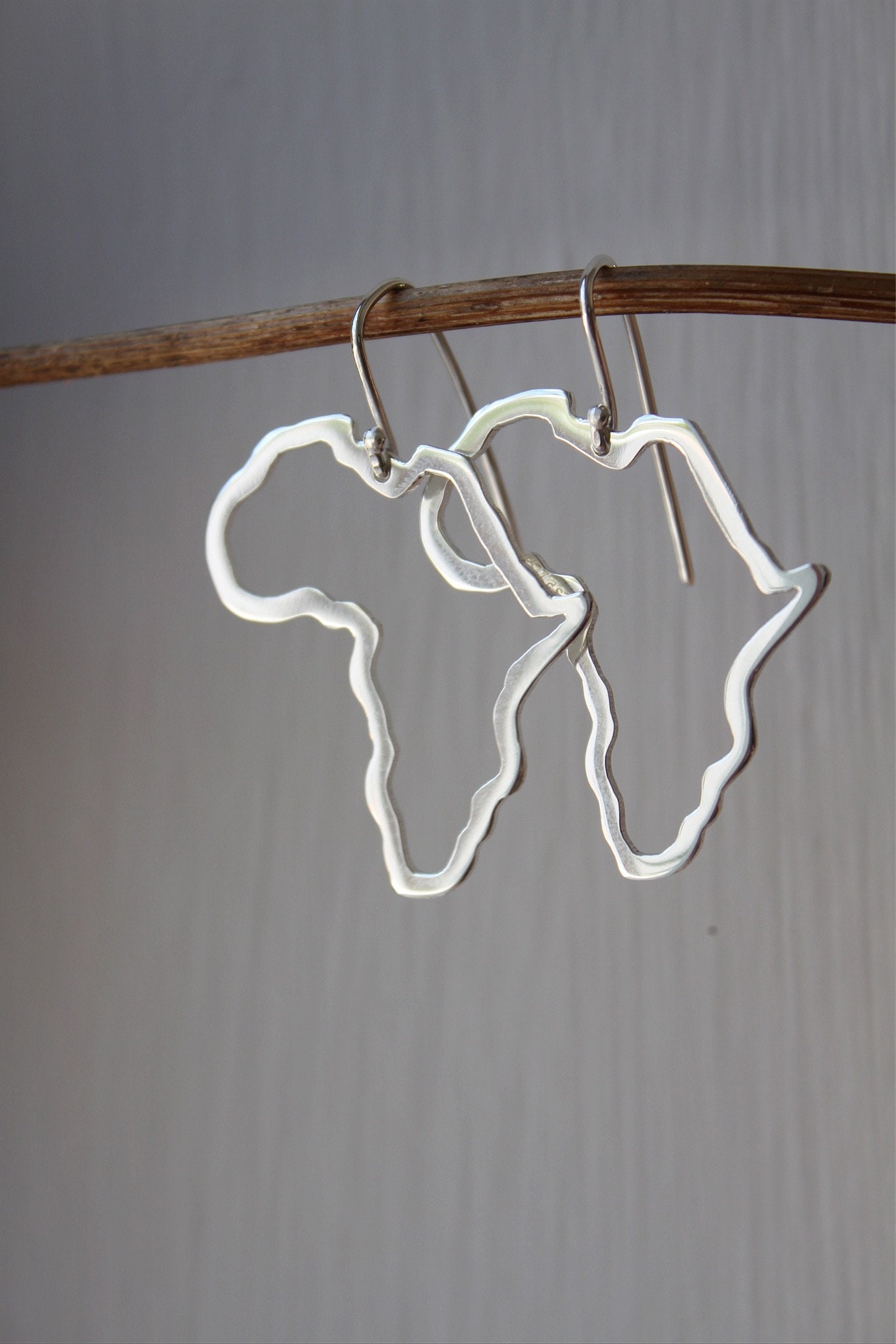 Africa outline earrings - silver - Image 8