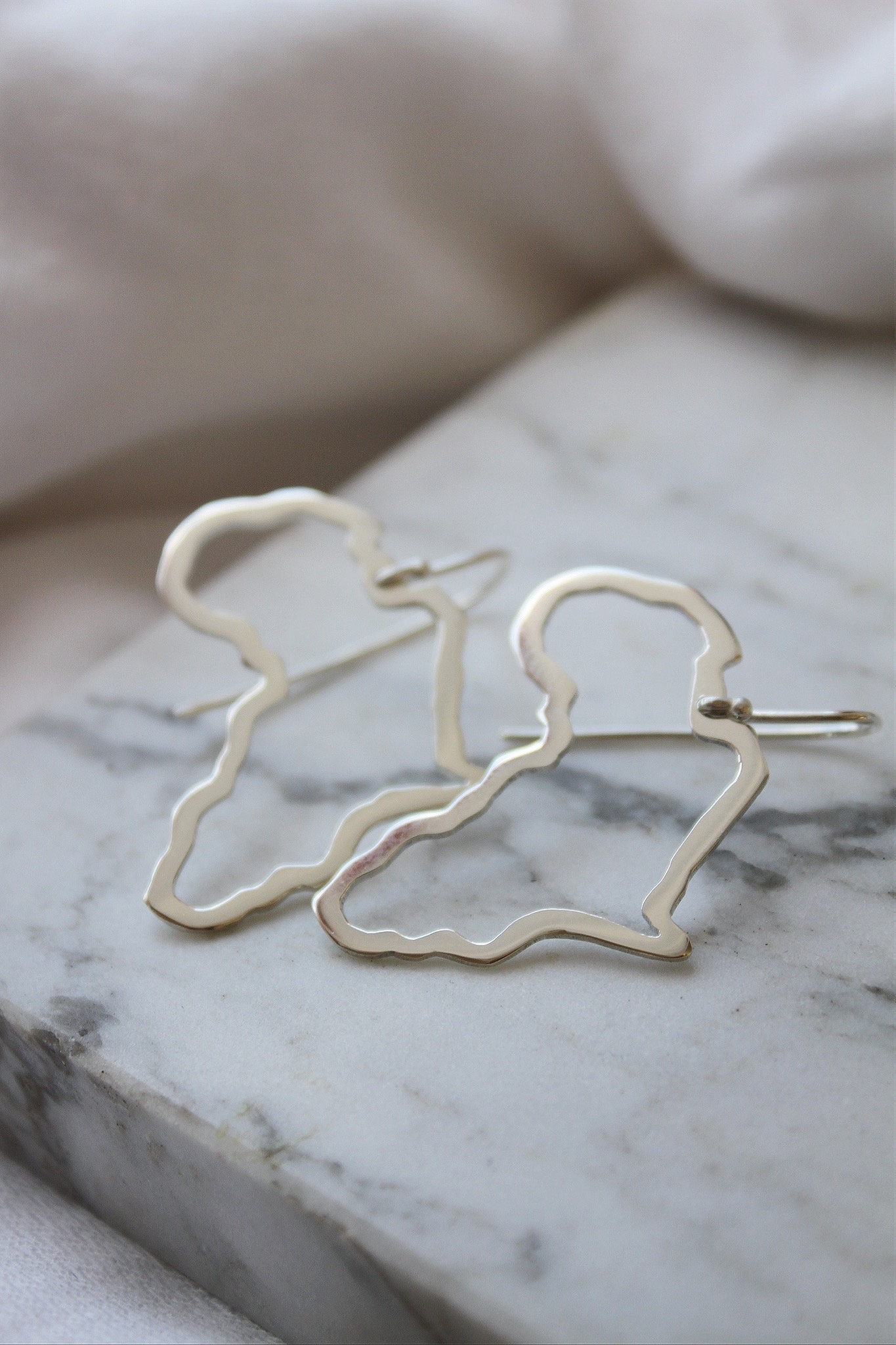 Africa outline earrings - silver - Image 7