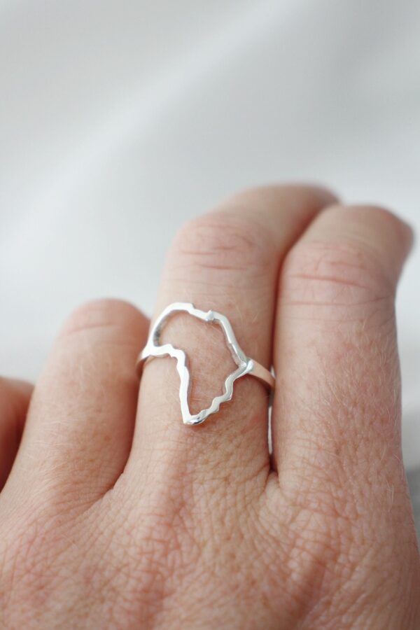 Africa outline ring - silver