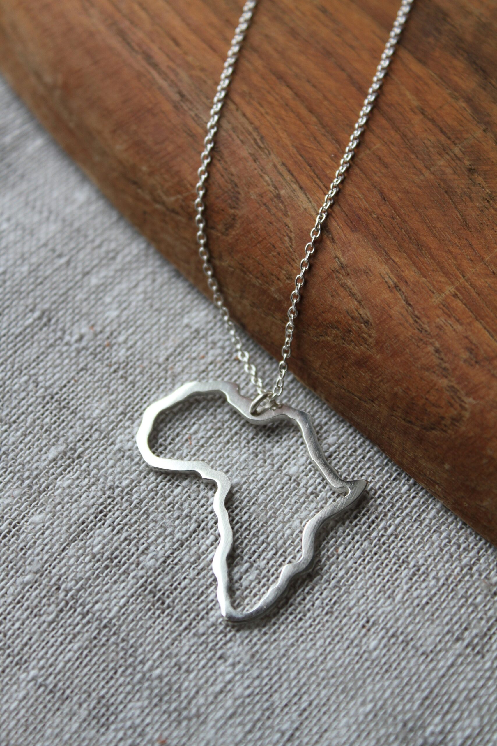 Africa outline necklace - 3.5cm - Image 6
