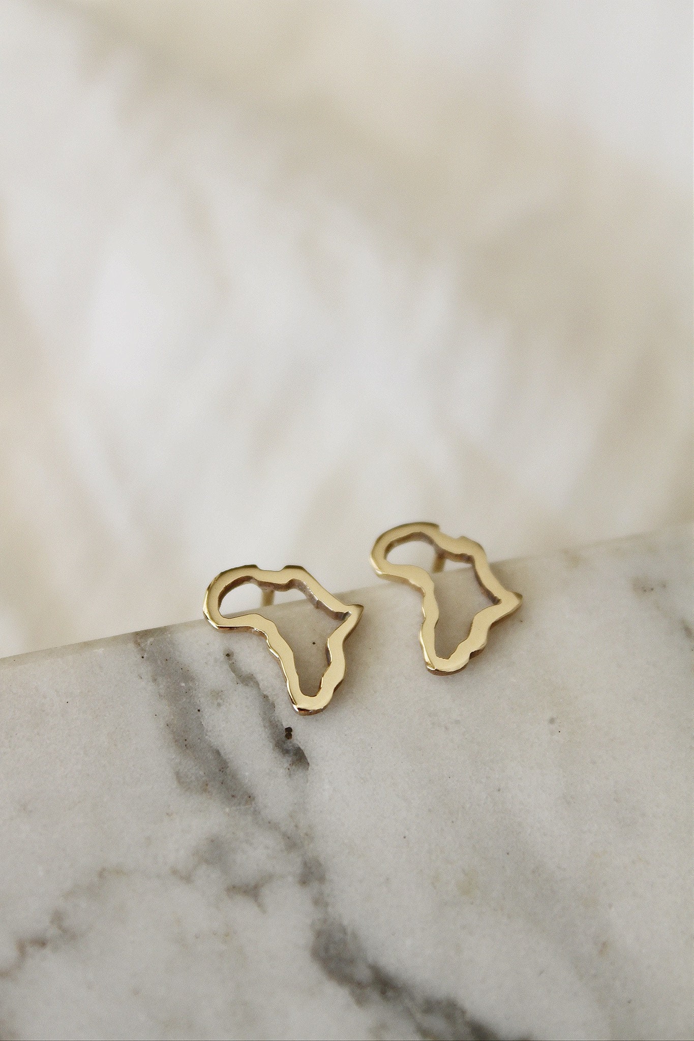 Africa outline earrings - gold - Image 2