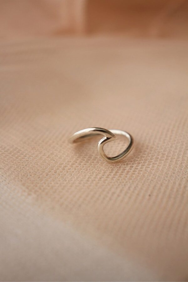 Wave ring