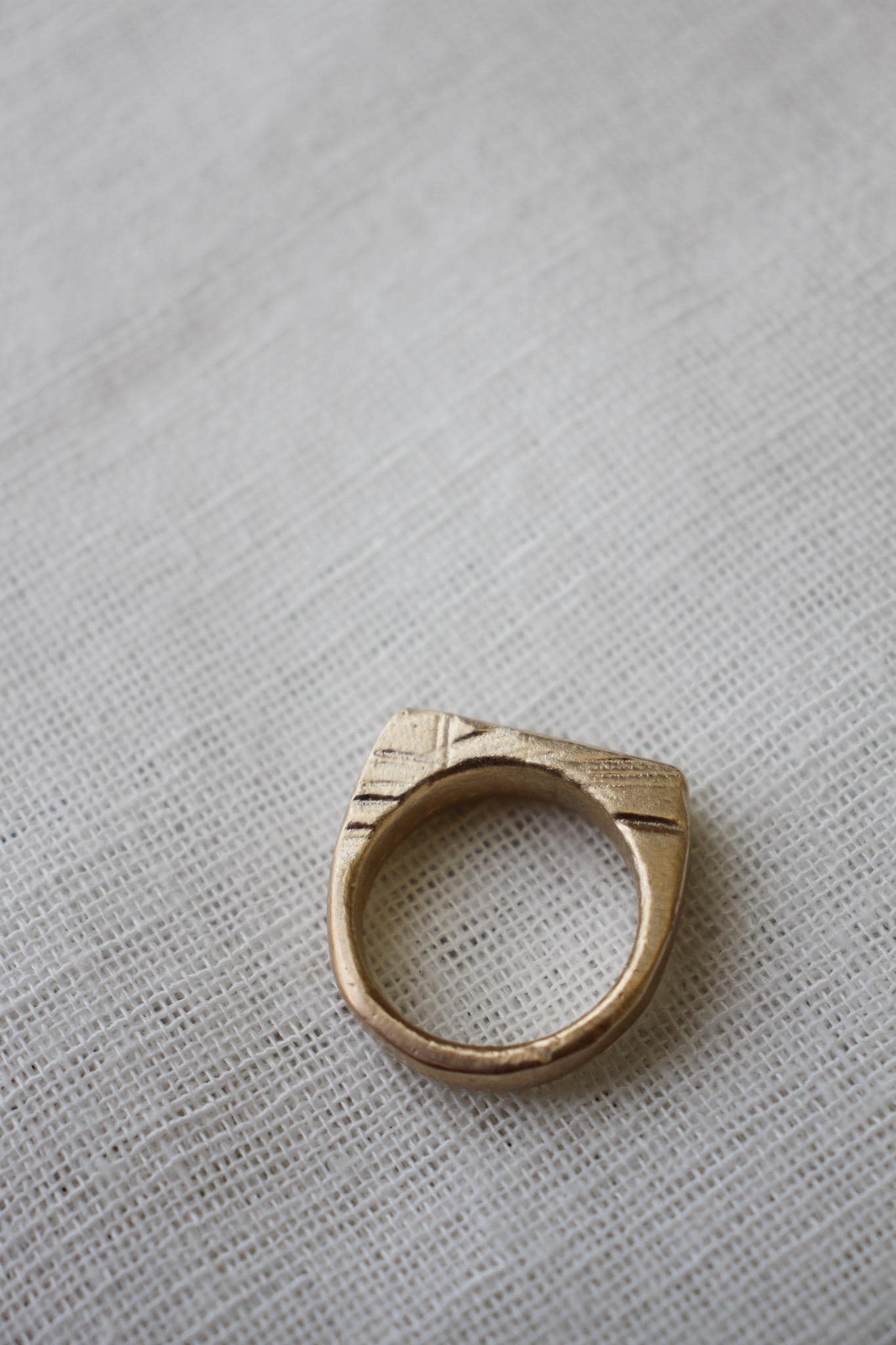 Signet ring - rustic rectangle in brass or bronze - Image 5