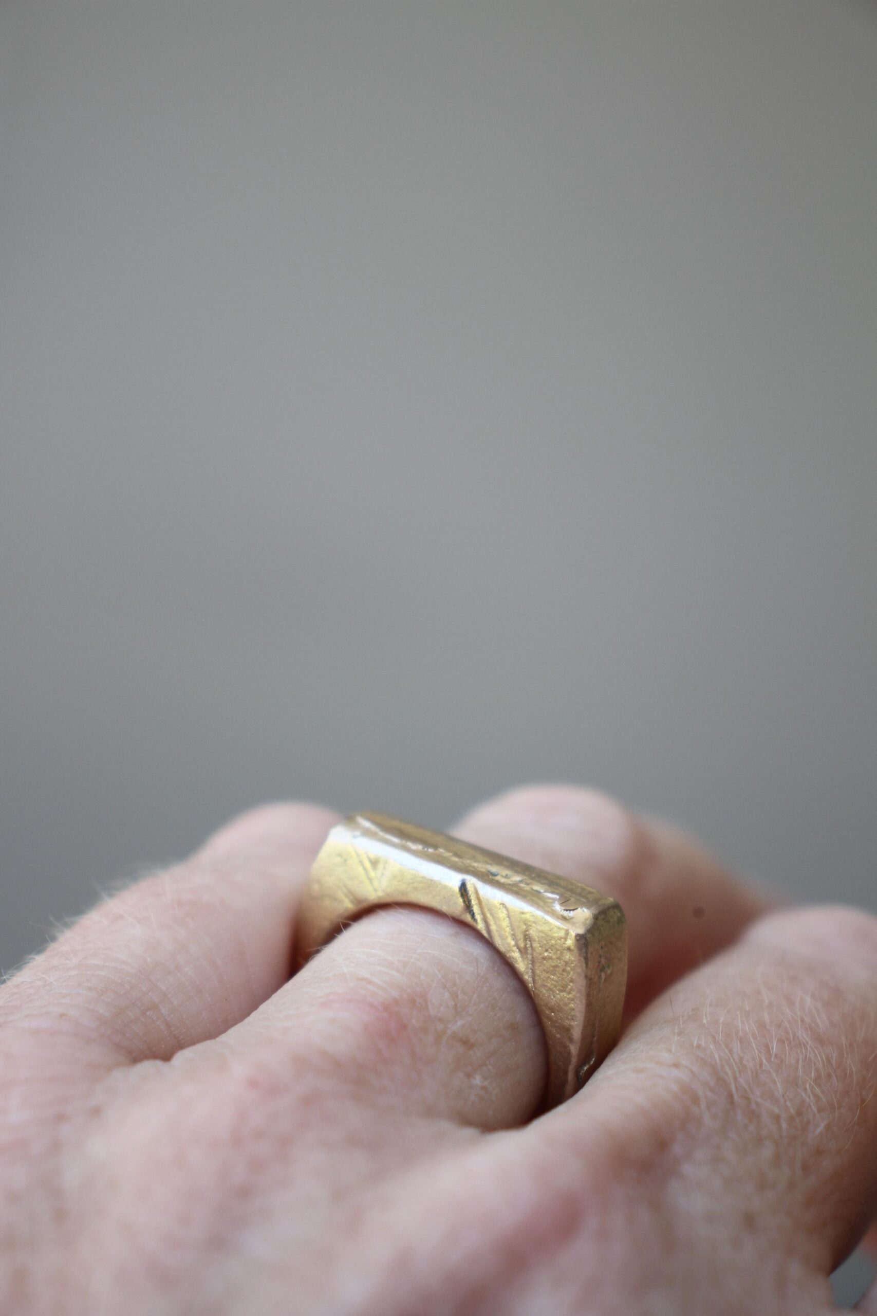 Signet ring - rustic rectangle in brass or bronze - Image 8