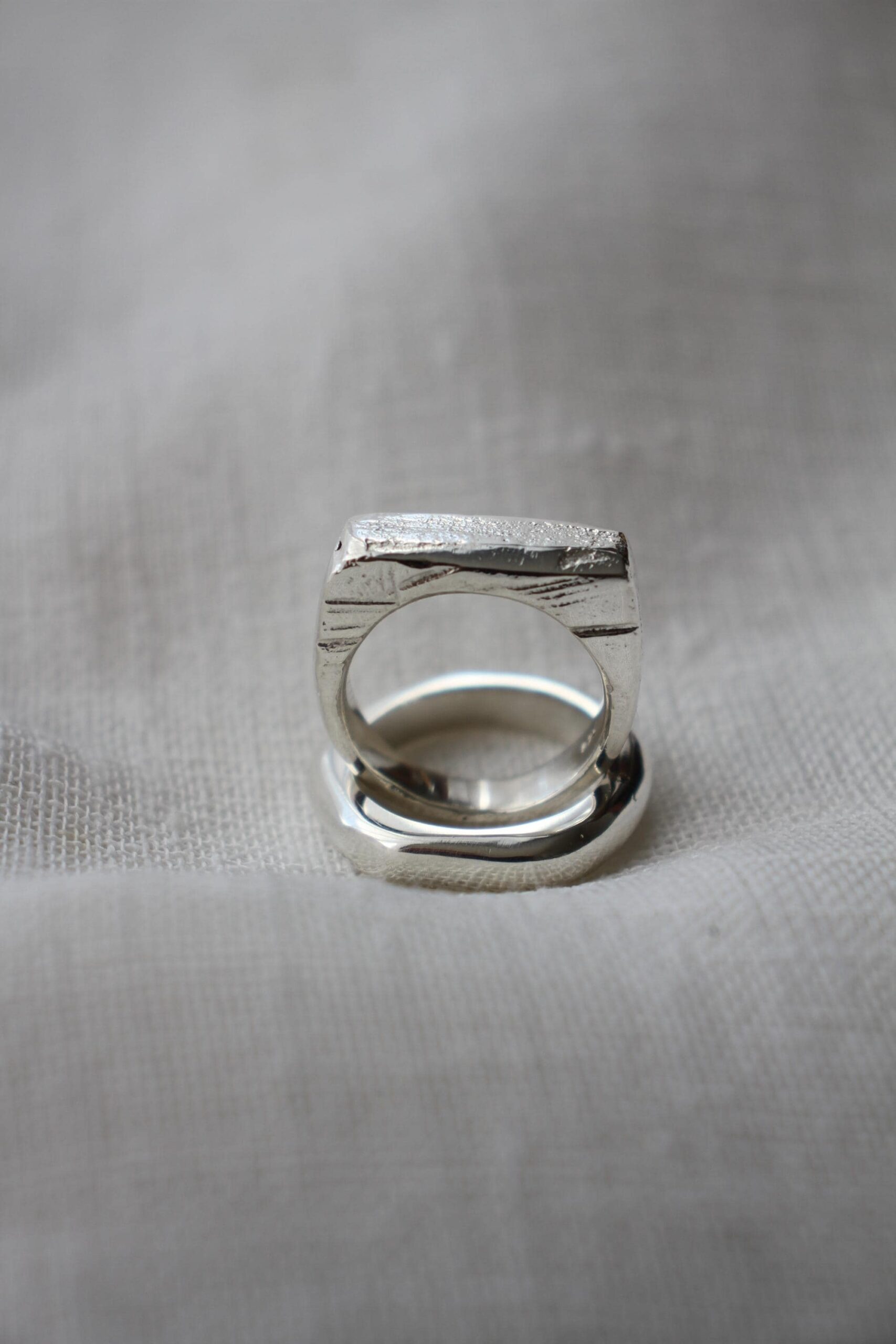 Signet ring - rustic rectangle - silver - Image 5