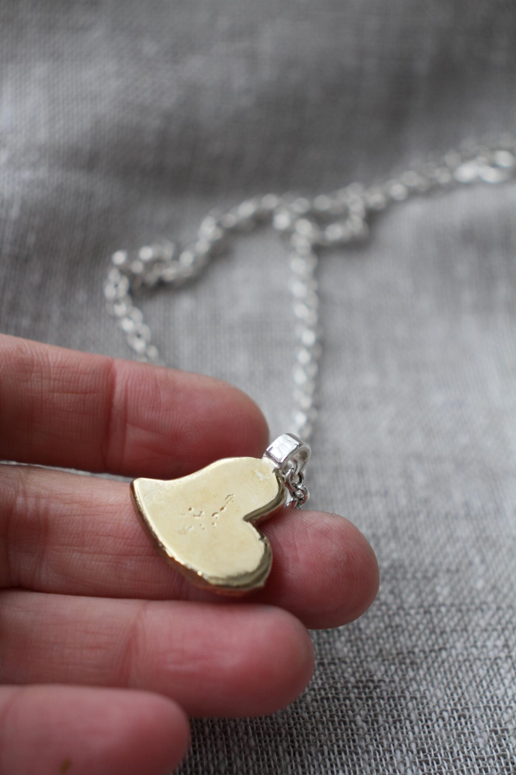Chunky heart pendant - brass - Image 4