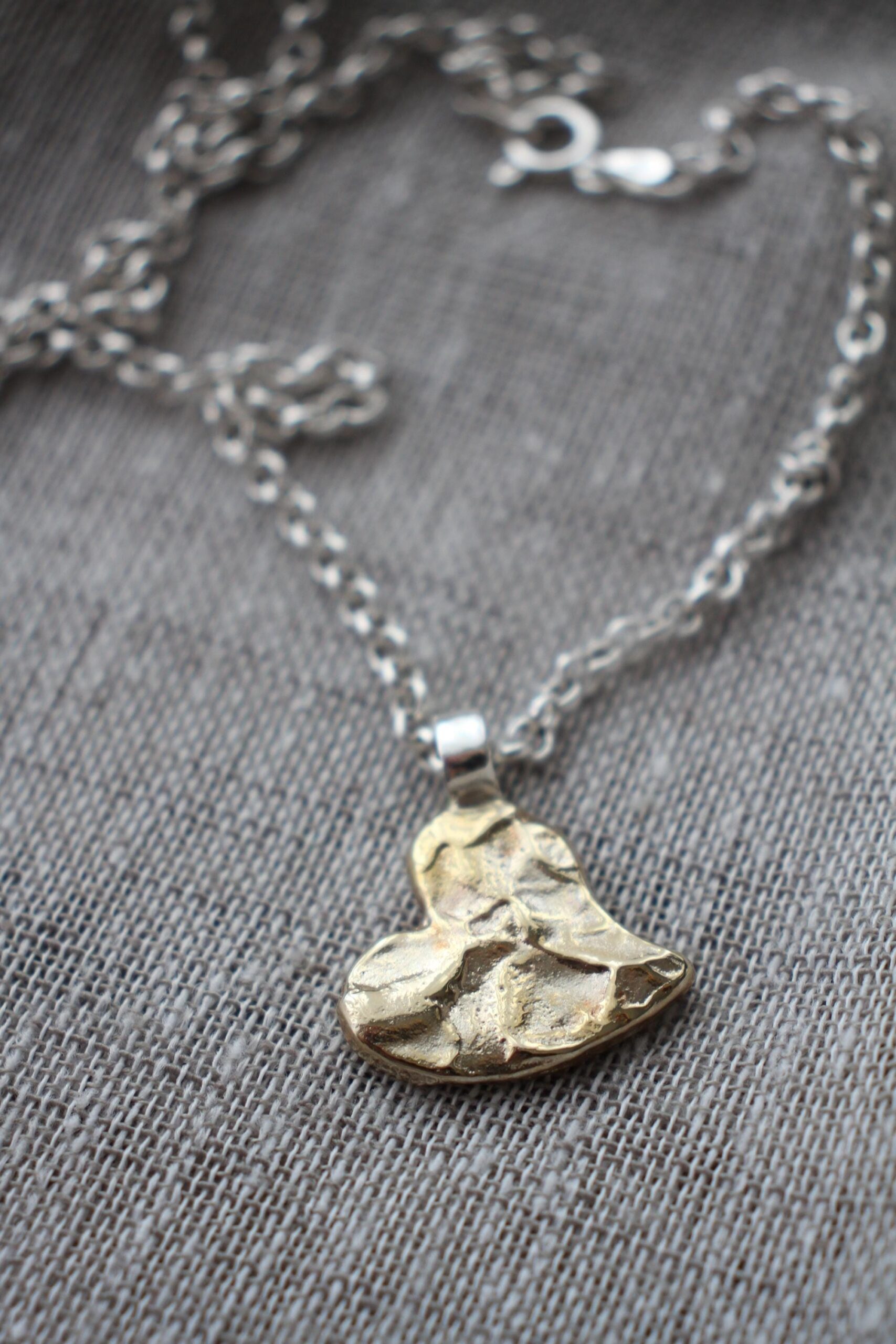 Chunky heart pendant - brass - Image 6