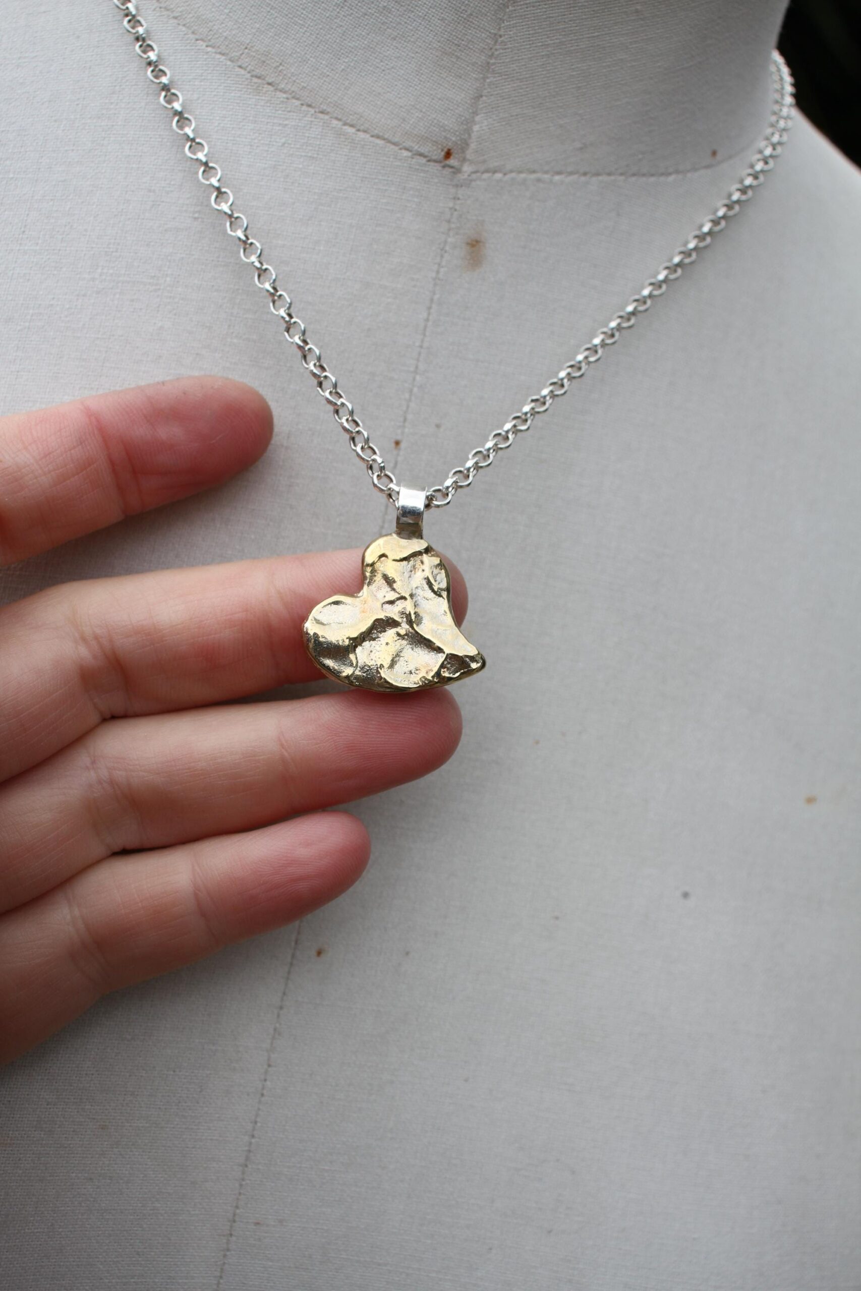 Chunky heart pendant - brass - Image 2