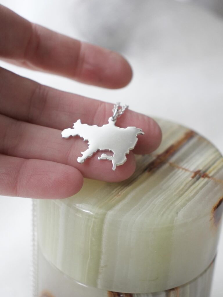Country necklace