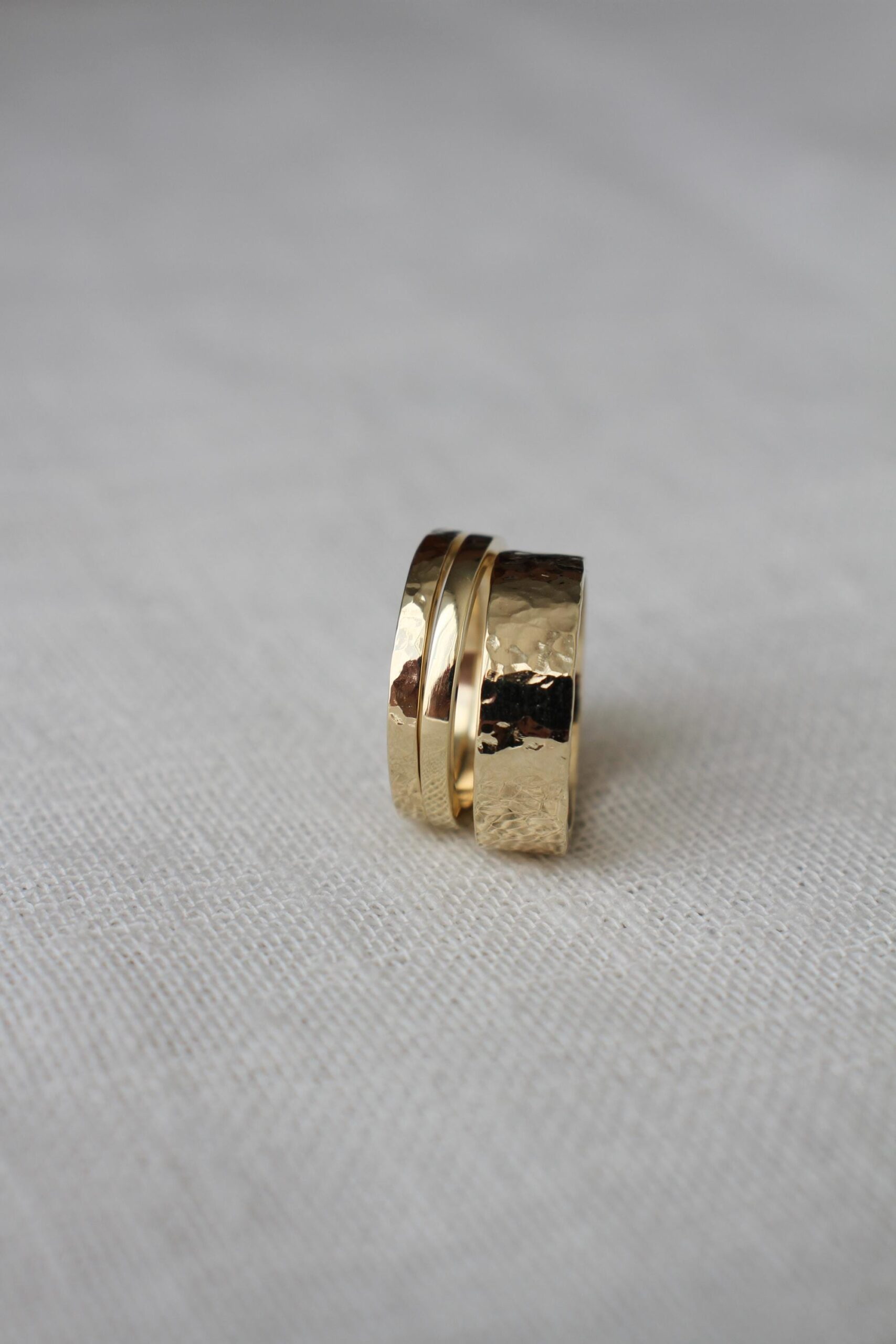 Gold hammered & smooth wedding ring set - Image 10