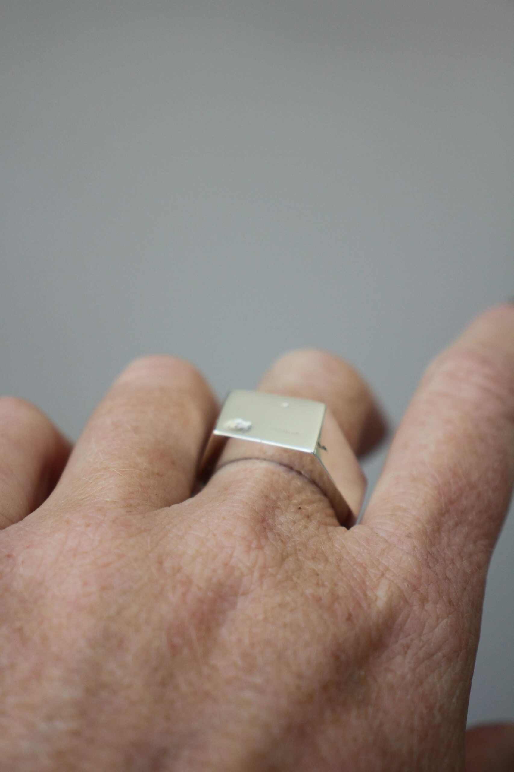 Angular ring - Image 10