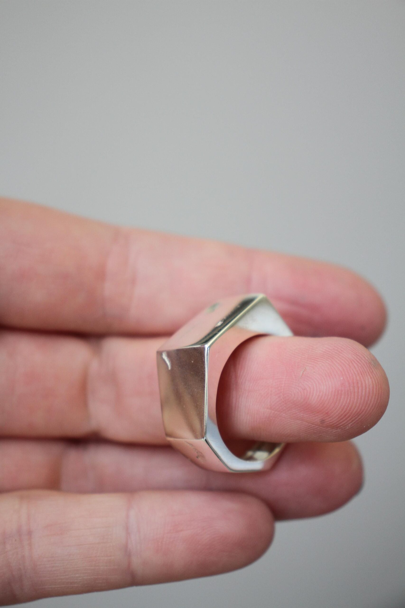Angular ring - Image 8