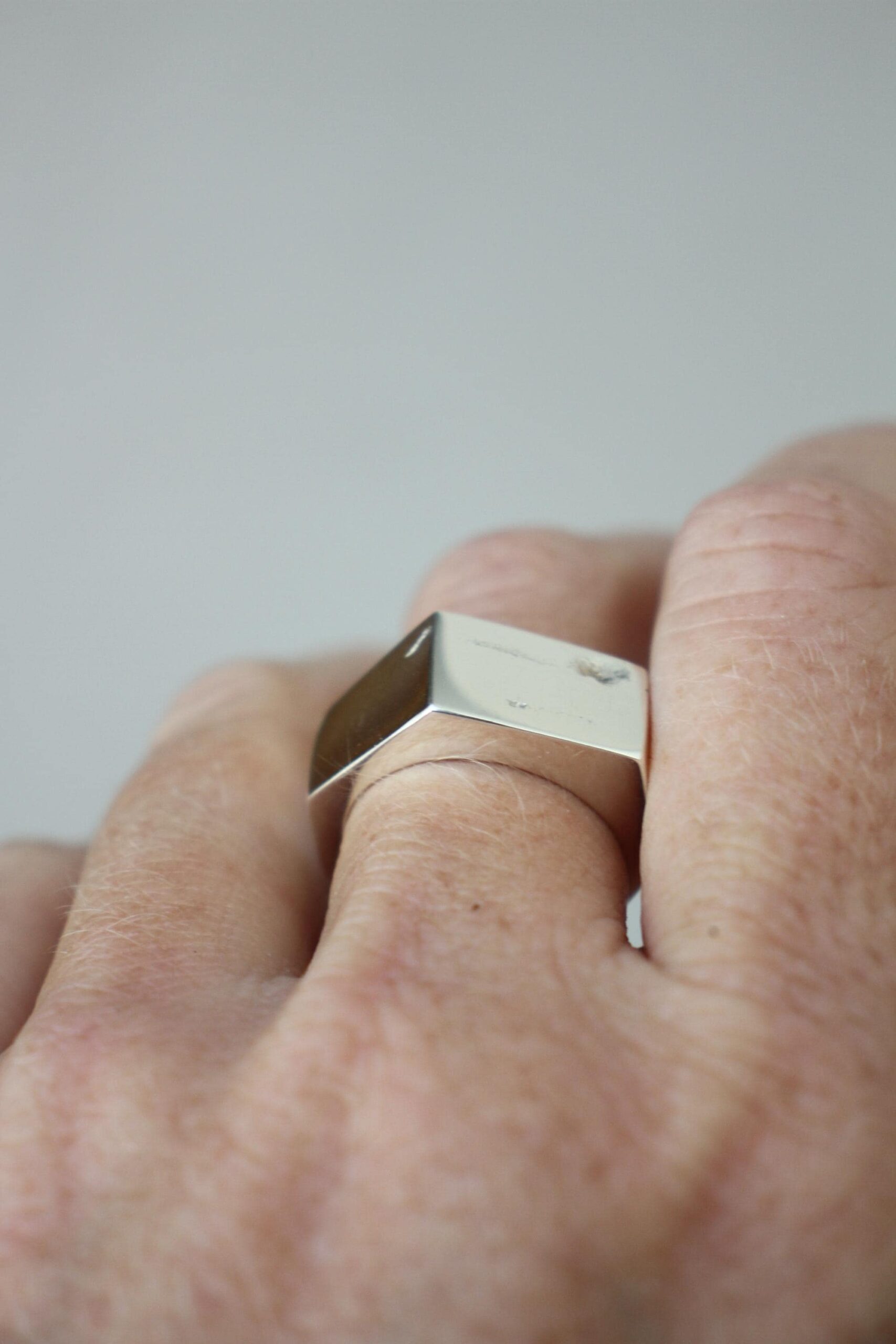 Angular ring - Image 14